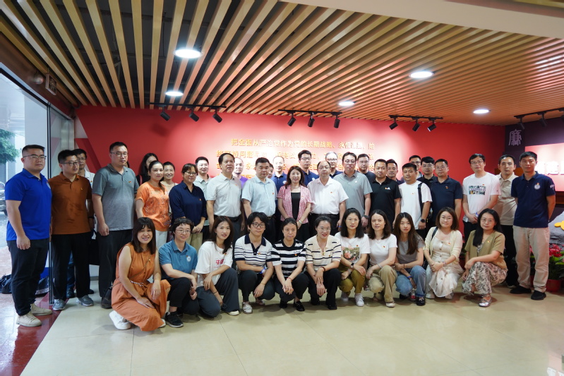 学院组织领导干部赴福建监狱警示...